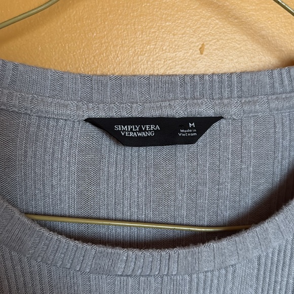 Vera Wang Long Sleeve, Size Medium - Picture 4 of 6